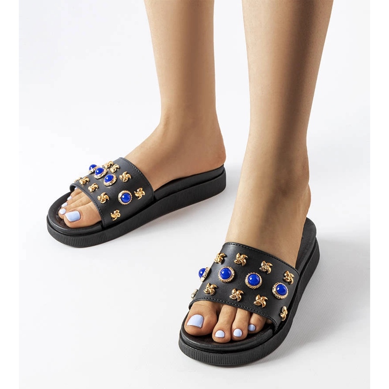 Crno ukrašene tobogane iz Montesarchia 1