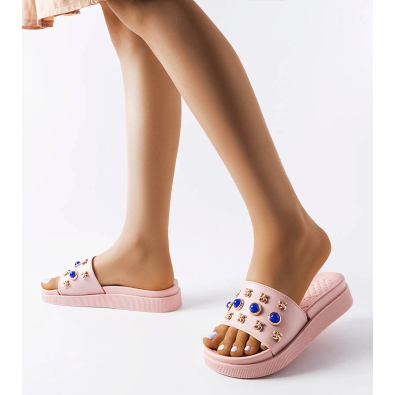 Ružičasto ukrašeni tobogani iz Montesarchia ružičasta 2