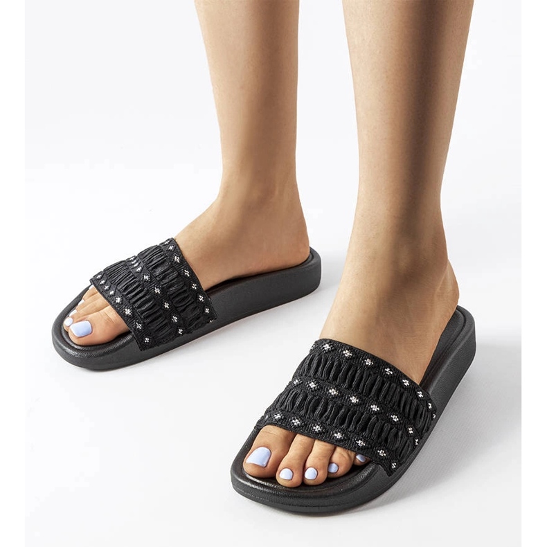 Crne natikače ukrašene volanima iz Ernesta crno 1