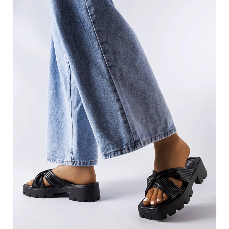 Dubé crne patike s traktor potplatom crno 2