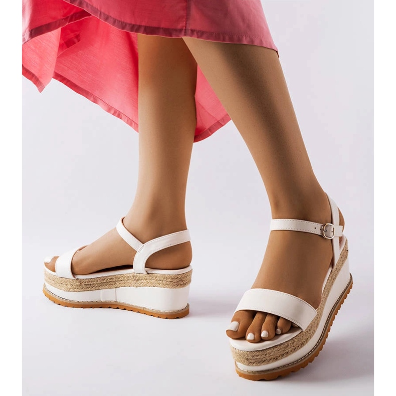 Bijele sandale na klin iz Accessa bijela 2