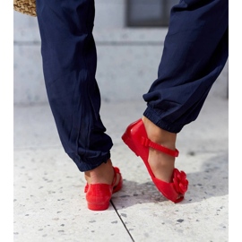 Crvene balerinke sa cvijetom crvena 1