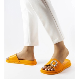 Narančasti slajderi ukrašeni Griegsvei kamenčićima 2