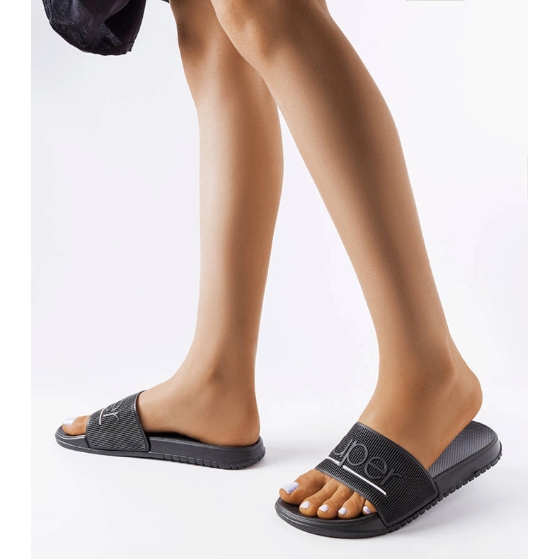 Crne gumene tobogane iz Azelia crno 1