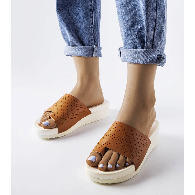 Smeđe sandale na klin iz Monferrata smeđa 1