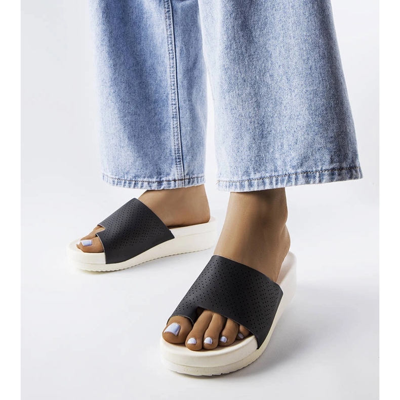 Crne sandale na klin iz Monferrata crna 1