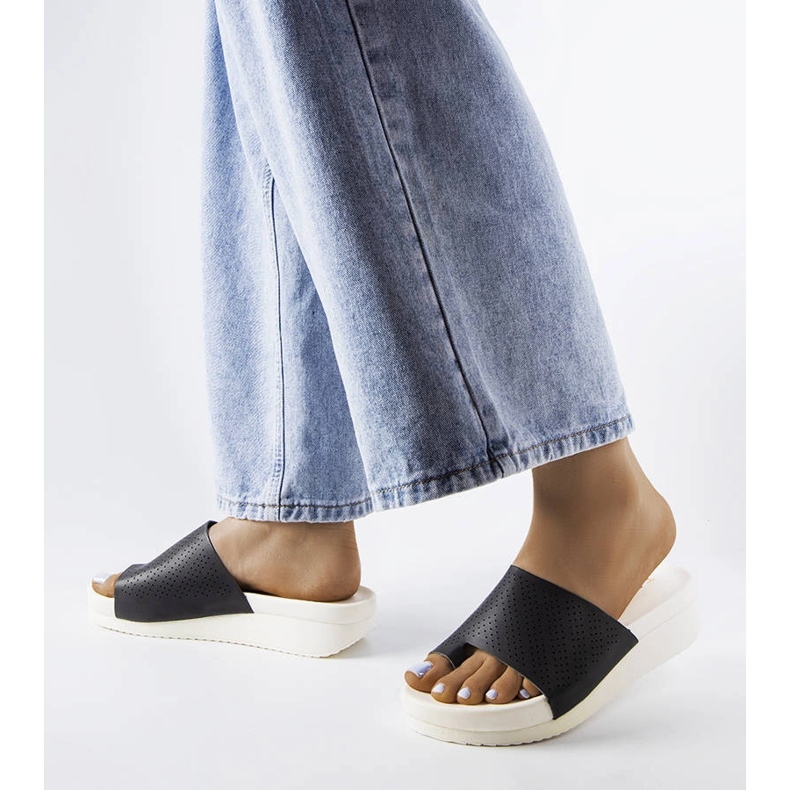 Crne sandale na klin iz Monferrata crna 2