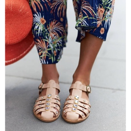 Bež sandale ukrašene kamenčićima iz Gaetana 2