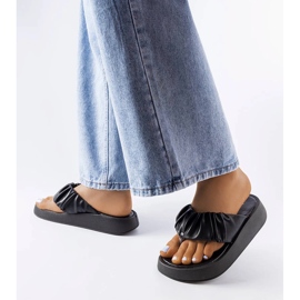 Crne jastučići s naborima crna 2