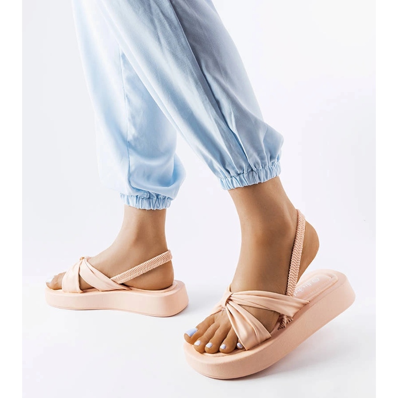 Bež sandale s platformom iz Montagne 2