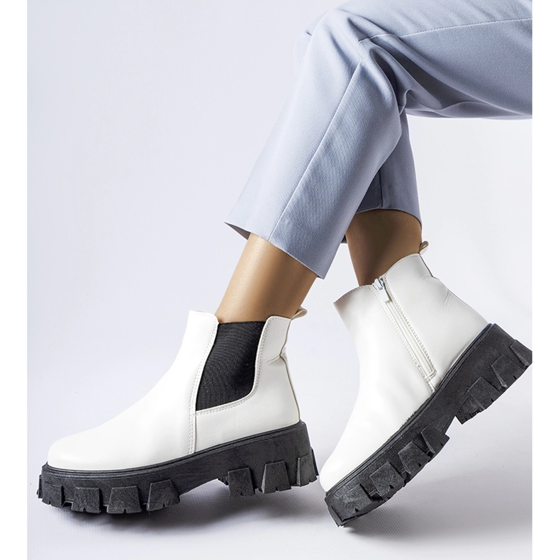 Masivne bijele i crne Petronio gležnjače bijela 1