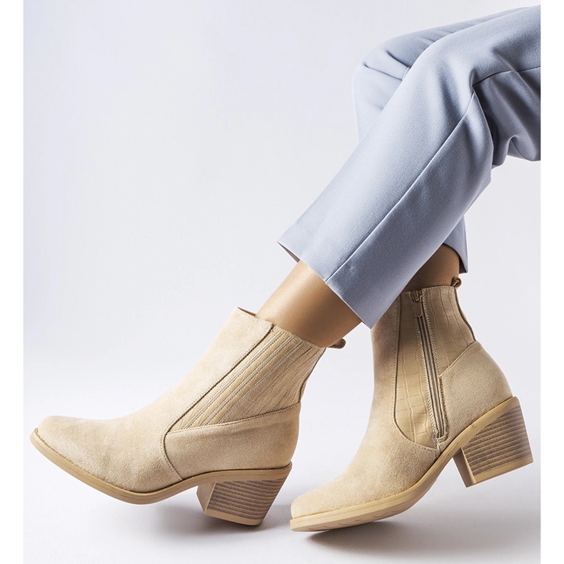 Bež gležnjače od eko brušene kože s niskom petom Sovere 1