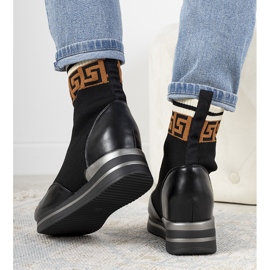 Crne tenisice na klin Wanda crna 1