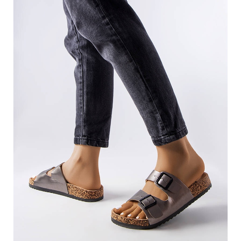 Klizači od sive plute s kopčama iz Lee Coopera LCW-22-35-1153L siva 1