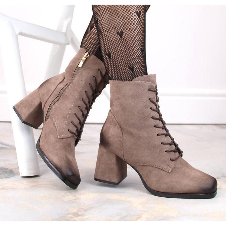 Ženske gležnjače od brušene kože s vezicama i patentnim zatvaračem, smeđe Potocki SZ12185 smeđa 1