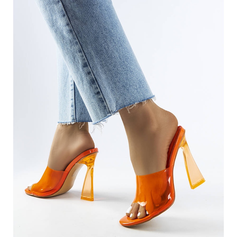 Narančasti prozirni predmeti od Clichyja 2