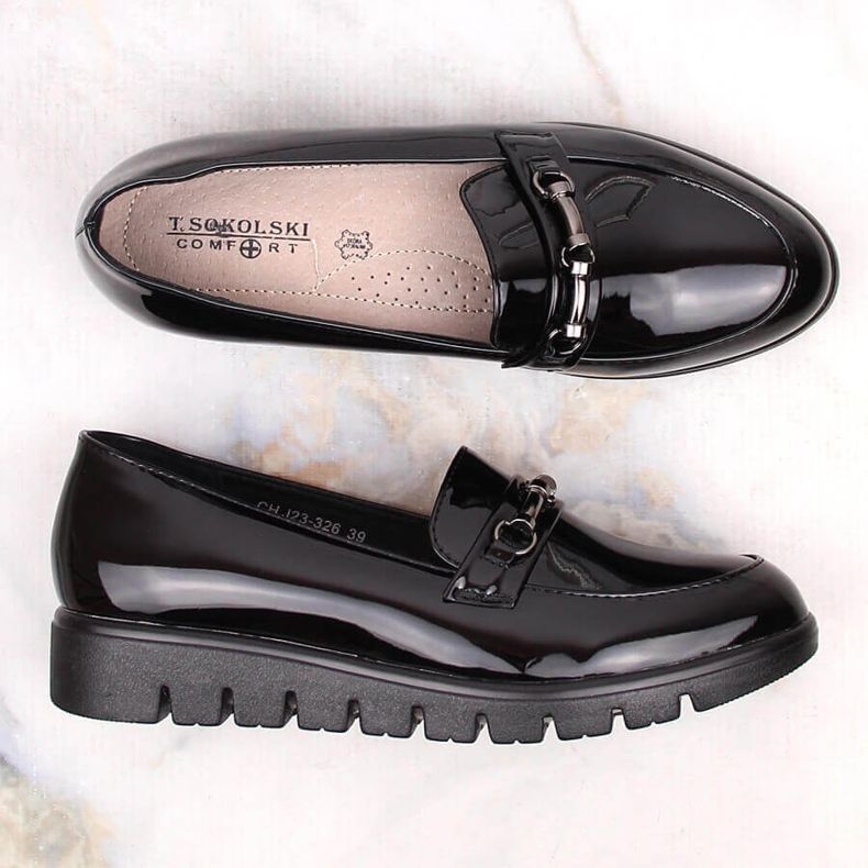 Udobne crne lakirane ženske cipele na wedges marke T.Sokolski crno 2