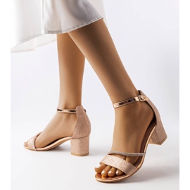 Sjajne zlatne sandale na mjestu Lidije zlatni 1