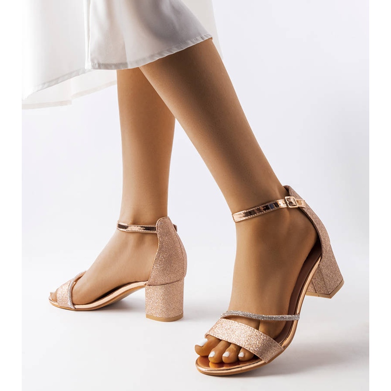 Sjajne zlatne sandale na mjestu Lidije zlatna 1