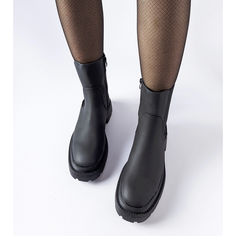 Crne masivne izolirane gležnjače Banaudon crna 1