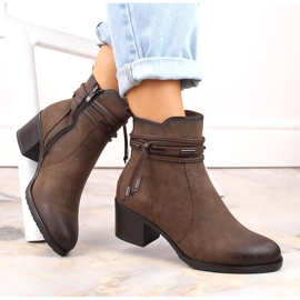 Ženske čizme na visoku petu s ukrasom, izolirane smeđe Jezzi ASA128-37 smeđa 2