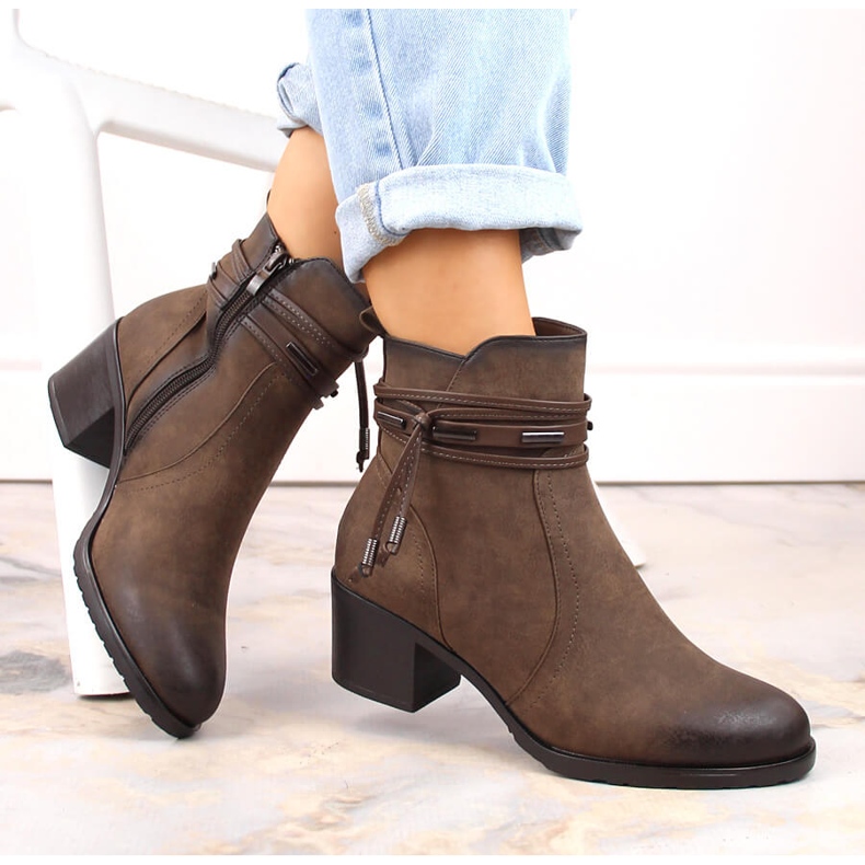 Ženske čizme na visoku petu s ukrasom, izolirane smeđe Jezzi ASA128-37 smeđa 2