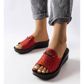 Inna Crvene sjajne sandale na klin od Liise crna 1