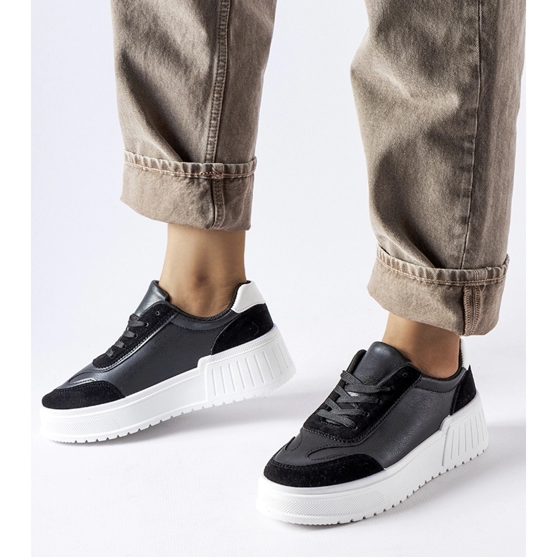 Crne tenisice na debeloj Seluci platformi crna 1