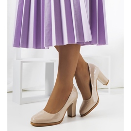 Bež lakirane cipele iz Stokesa 1