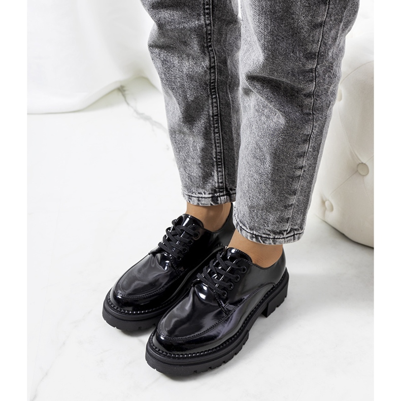 Crne cipele na traktorskom potplatu marke Markus crno 1