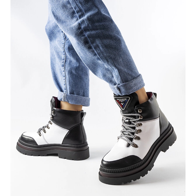 Crno-bijele izolirane čizme iz Solofre crna 1