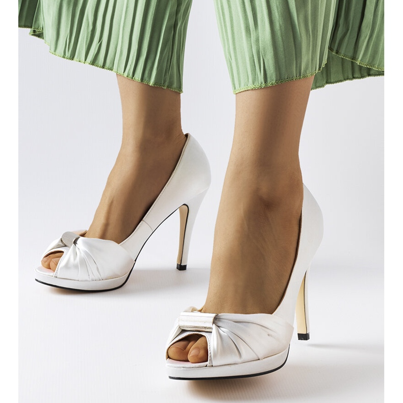 Paré bijele štikle s otvorenim prstima bijela 1