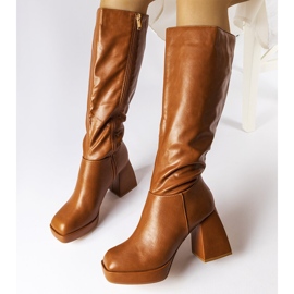 Smeđe čizme s masivnim stupom iz Villanove smeđa 1