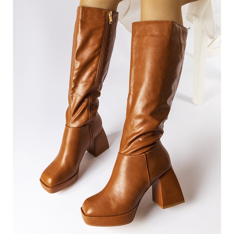 Smeđe čizme s masivnim stupom iz Villanove smeđa 1