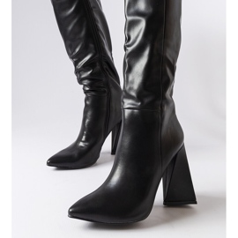 Medicina crne čizme na stup crno 2