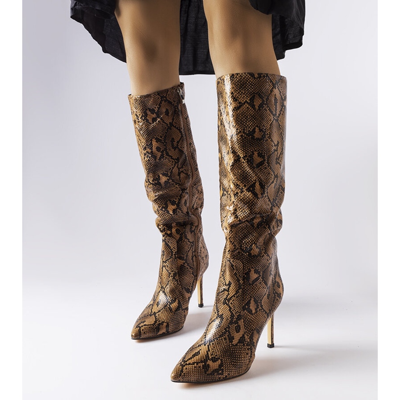 Karmin smeđe čizme na visoku petu od zmijske kože smeđa 1