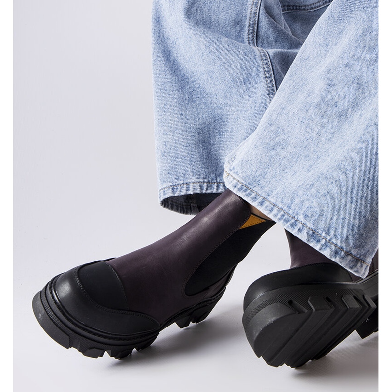 Crne i ljubičaste natikače iz Sibyle ljubičasta 2