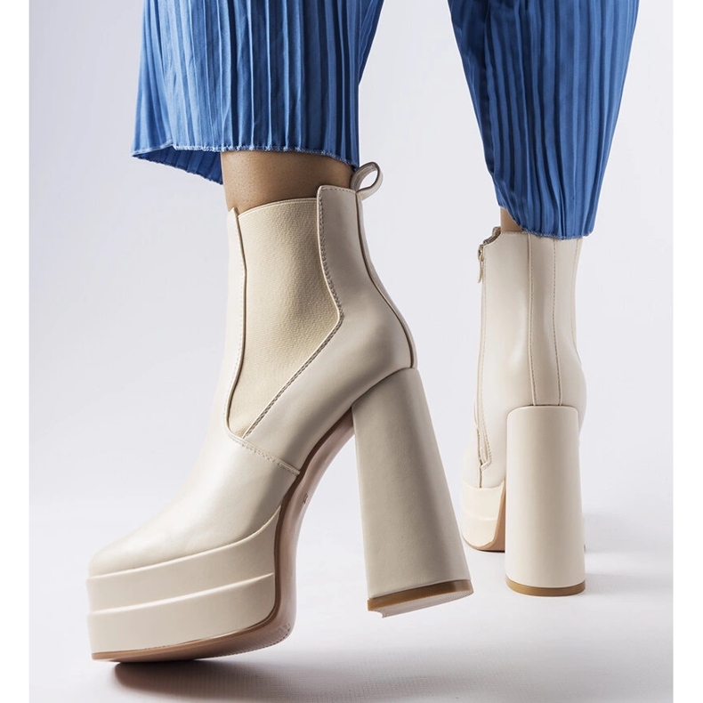 Bež čizme na visoku petu iz Copertina 1