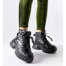 Evento Crne izolirane zimske sportske cipele Giacinto crna 1