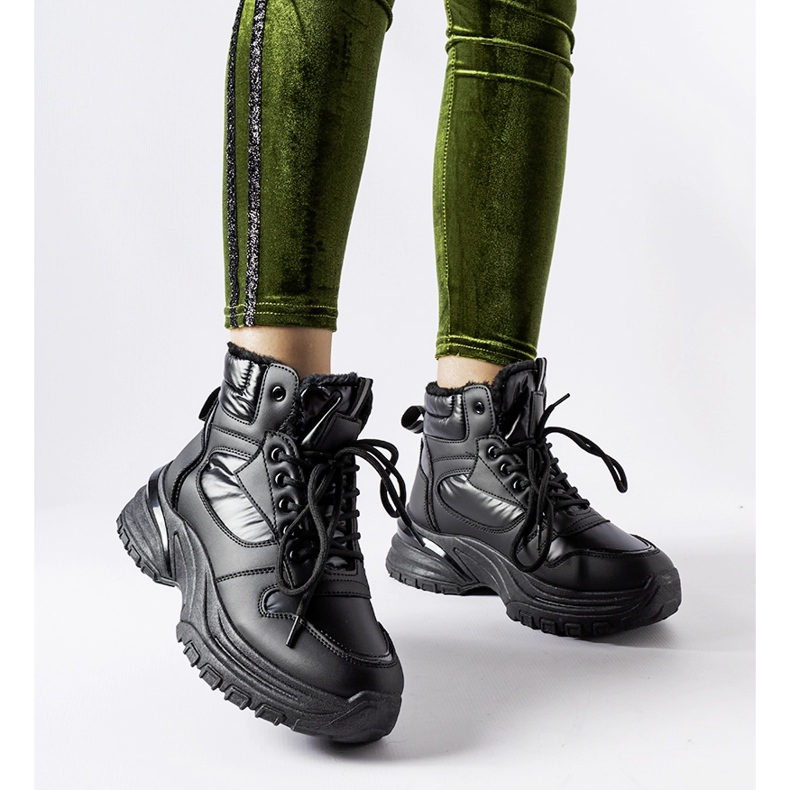 Evento Crne izolirane zimske sportske cipele Giacinto crna 1