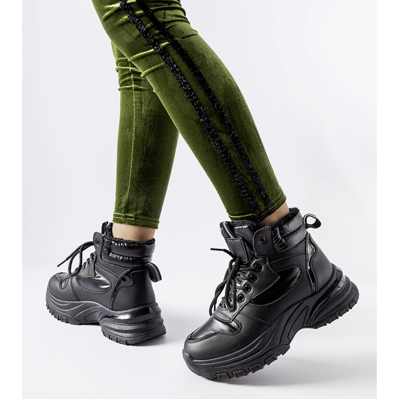 Evento Crne izolirane zimske sportske cipele Giacinto crna 2