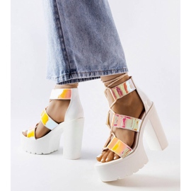 Inna Bijele debele sandale na post Katja bijela 1