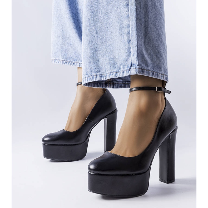 Crne cipele s visokom petom iz Hervéa crno 1