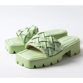 Zelene slajdove na traktorskom potplatu iz Lore zelena 1