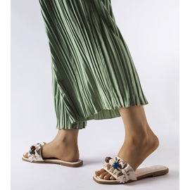 Bež tobogani s volanima iz Fortiera crno 1