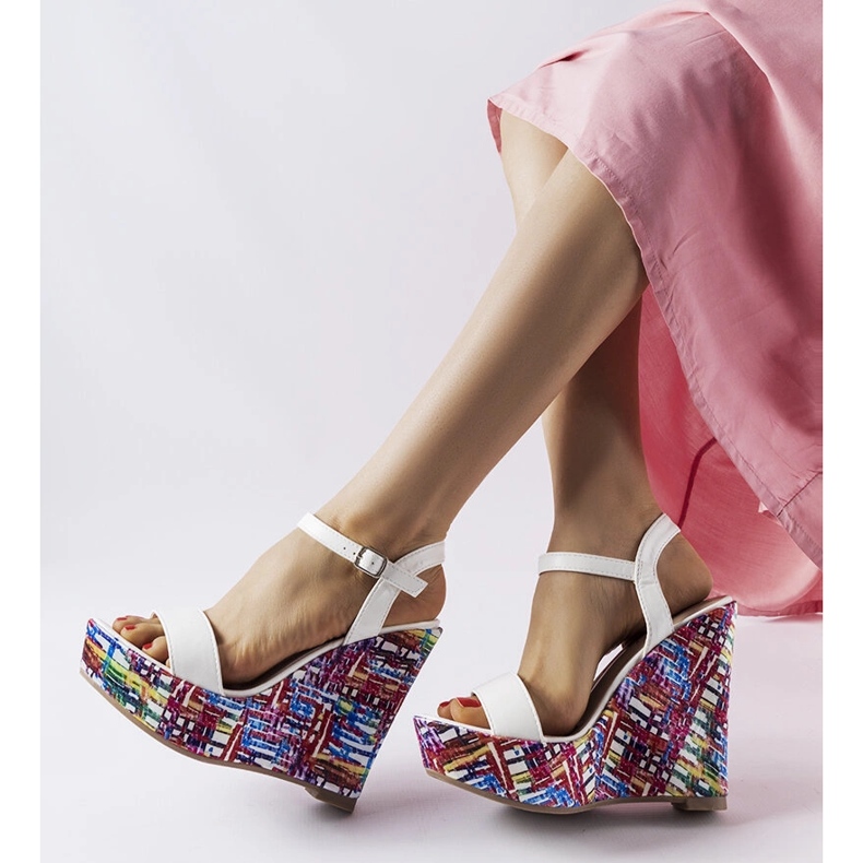 Bijele fairmont ukrašene sandale na klin bijela 2