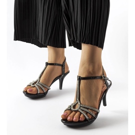 Crne sandale na visoku petu s kubičnim cirkonima iz Levanea crna 2