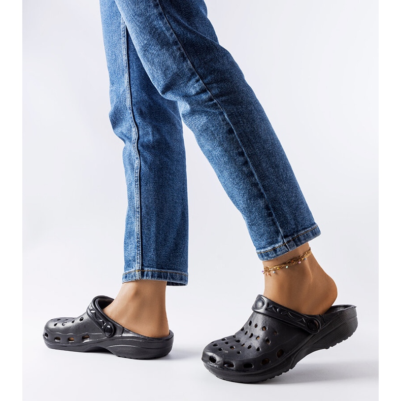 Crne pjenaste papuče sa zatvorenim prstima iz Kleista crno 1