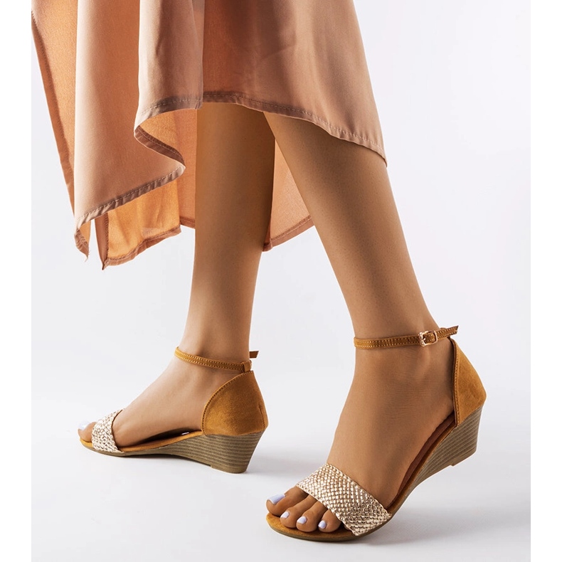 Veltri zlatne sandale na klin zlatna 1