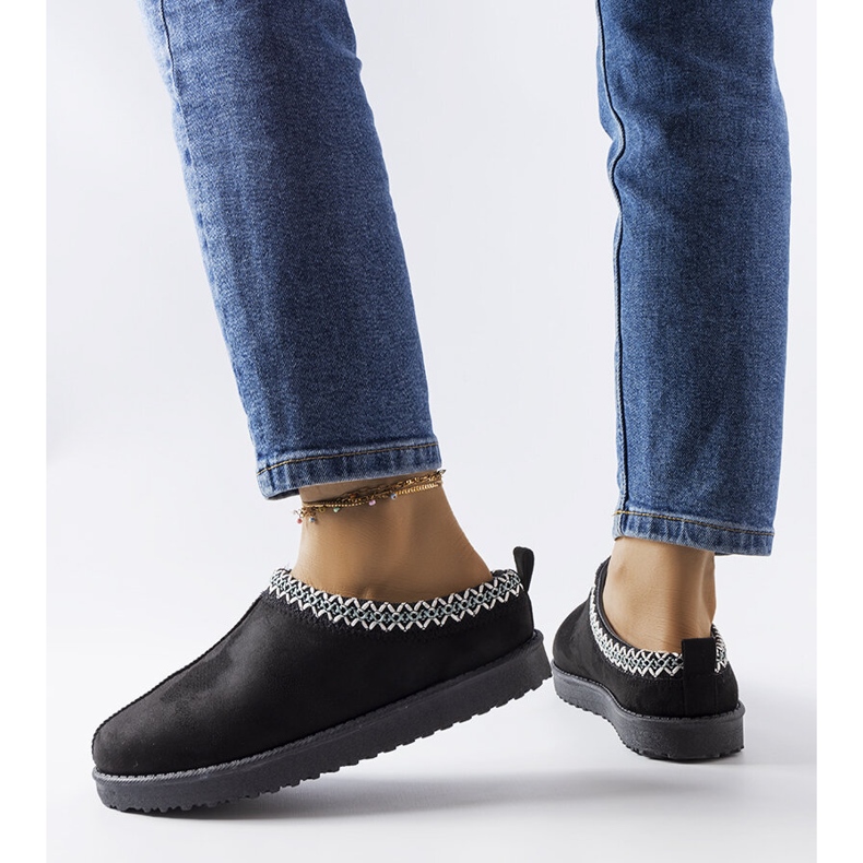 Crne izolirane papuče ukrašene Dudi vezom crna 2